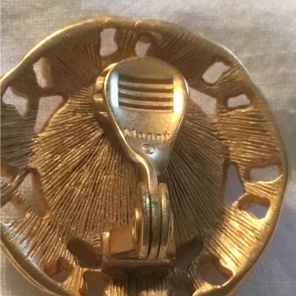 Monet Vintage 1980s Signed Faux Pearl Clip On Earrings - Picture 6 of 6